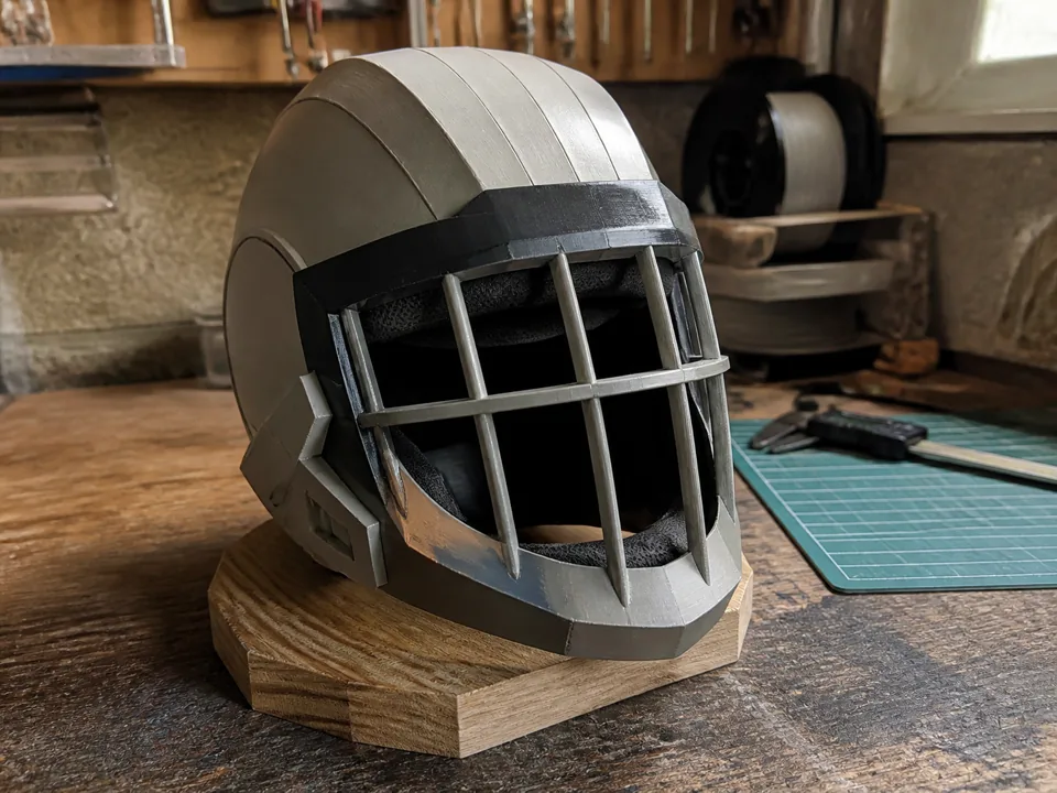 Scharnierkoohelm, hoofdvoorbeeld